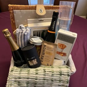 Picnic Basket with Hollywood Bowl Tickets item