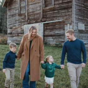 One Hour Photo Shoot with Kenzie Irene Photography! item