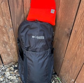 Columbia Triple Canyon™ 24L backpack + Carhartt beanie item