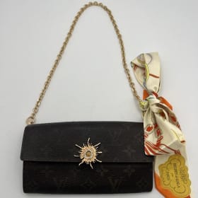 #25 Sun Louis Vuitton Sarah Wallet item