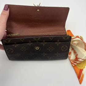 #25 Sun Louis Vuitton Sarah Wallet item