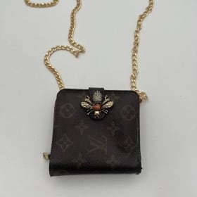 #38 Bee Louis Vuitton Elise Wallet item