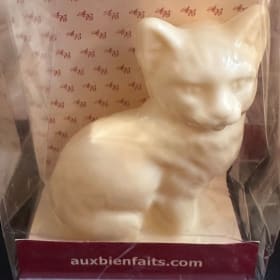 1 chat en chocolat blanc item