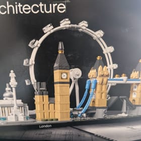 6 - Lego Basket item