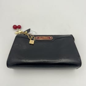 #64 Louis Vuitton Vernis Cosmetic Pouch item