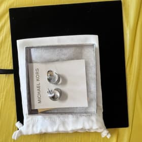 Michael Kors Huggie Hoops item