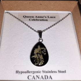 Necklace and earring set item