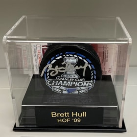 Brett Hull Autograph Puck item