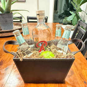 Gin & Tonic Basket – The Perfect Refreshing Sip item