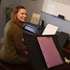 30-minute private music lesson with Emma Reynolds item