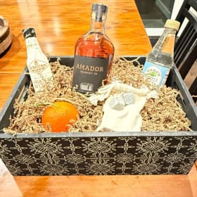 Old-Fashioned-Themed Basket – A Timeless Classic item