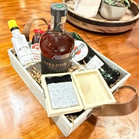 Manhattan Cocktail Night – Cheers to Good Times item