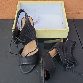 Restricted Peep Toe Sandals w/Lace Up Leather Design 8.5M item