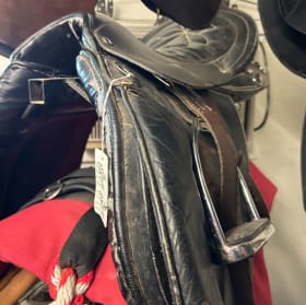 JV1- 17.5" English trail saddle item