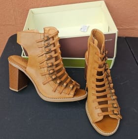 Sandy Gladiator Sandals Size 8 item