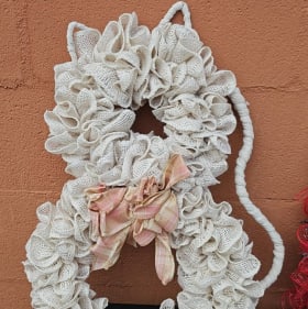 White Cat Shaped Wreath Decor, item