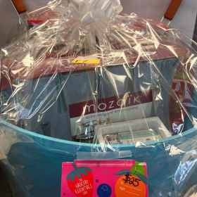 F7 - Summer Patio Gift Basket and Gift Card item