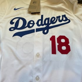 Yoshinobu Yamamoto Autographed Jersey item