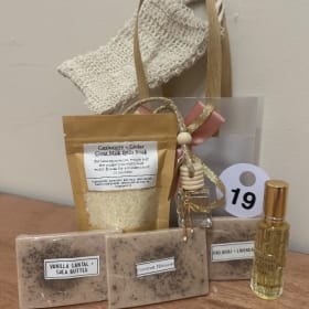 Lot 19 - Soap Bahhs by Ashton Gift Basket item