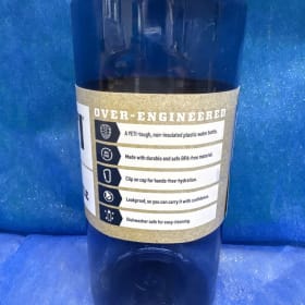 Yeti dark blue Yonder water bottle item