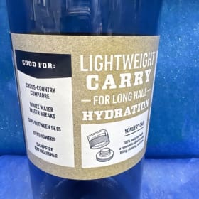 Yeti dark blue Yonder water bottle item
