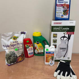 Lot 67 - Yard and Flower Care kit item