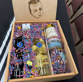 Pour Baby Gift Box item