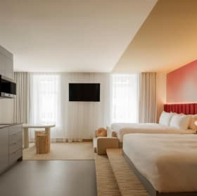 1 Nuit à l'Hôtel Rose + Souper au resto (Valeur de 500$) item