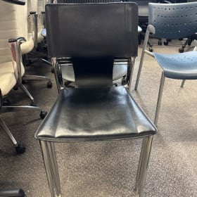 #01- Chaise en cuirs sans roue item