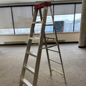 #09- Escabeau 6 pieds item