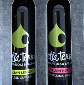 Della Terra Perfect Pair Tote: $38 Value item