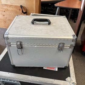 #19 - Petit coffre en métal - transport item