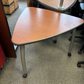 #21 - Table en triangle item