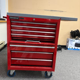 #37 Coffre à outil rouge item