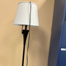 #33 Lampe sur pied item