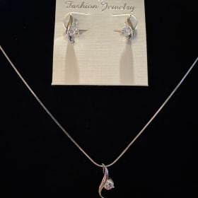 Swarovski Crystal set item