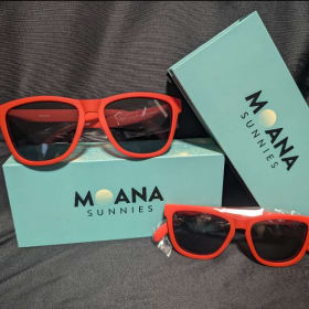Matching parent & child sunglasses item