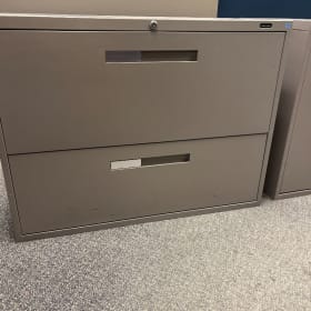 #39 Classeur beige 2 tiroirs item