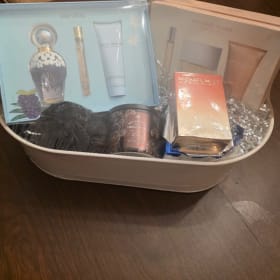 Luxury Fragrance & Pampering Gift Set item