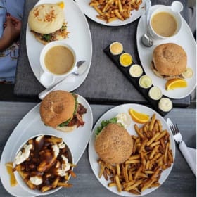 Panier-cadeau pour les amoureux de Chez Victor item