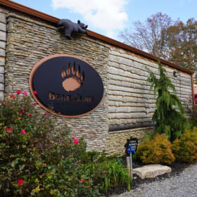 Bear Claw Vineyards Wine Gift Basket item