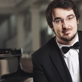 2 tickets to piano recital item