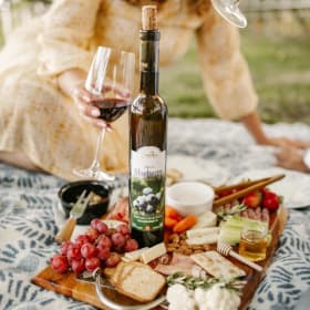 The LuLu Island Winery Estate Tour for 4 people - Set 2 item