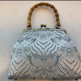 Exquisite Chinese Silk Purse item