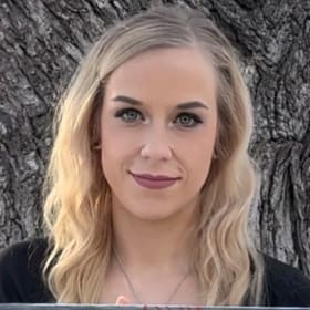 Julia Byrom (21) item