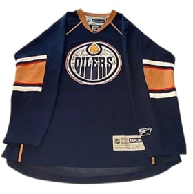 2011-2012 Edmonton Oilesr autographed Team Jersey item