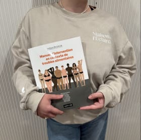 Un hoodie unique + un manuel d'intervention item