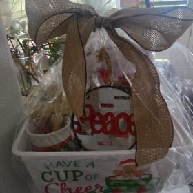 Navidad en Mayo Gift Basket item