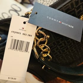 Tommy Hilfger Purse item