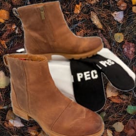 Women's Sorel Boots & PEC Gloves item